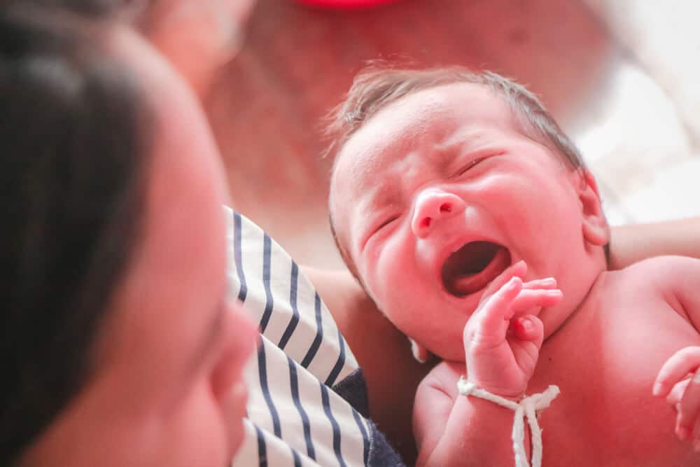 Stillstreik: Baby schreit die Brust an