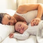 Wochenbett - Mutter mit Baby
