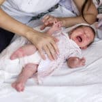 Schreiendes Baby, im Wochenbett