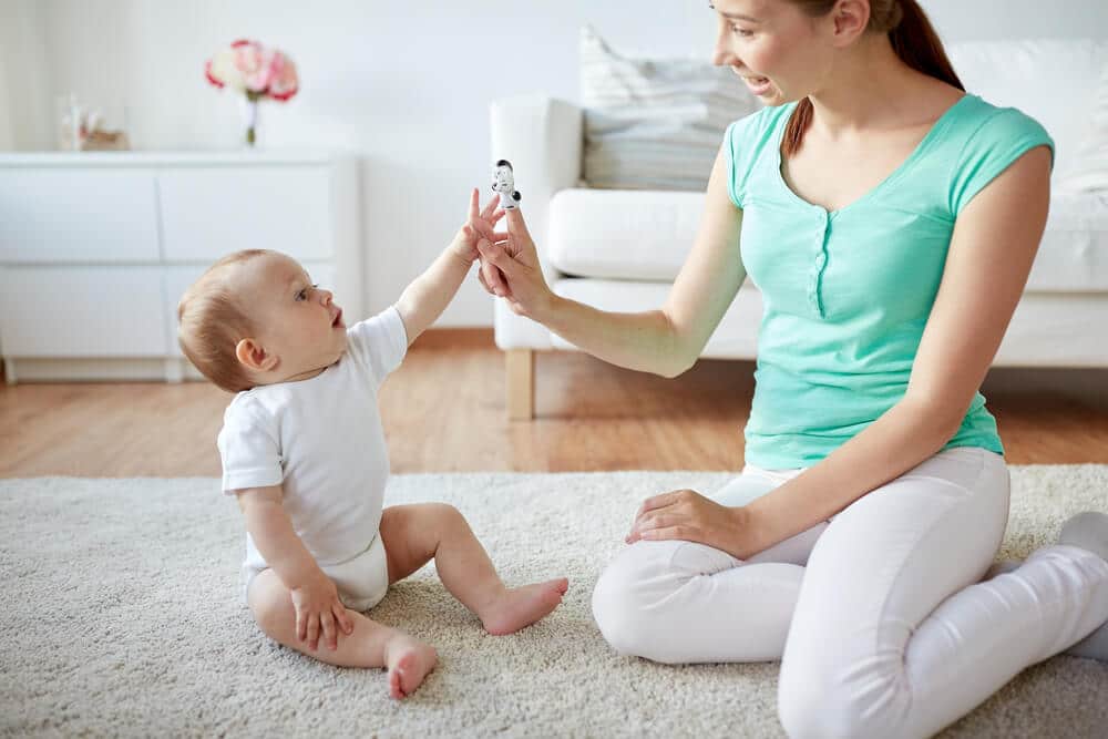 Fingerspiele von Mutter und Baby