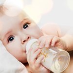 Abstillen Baby trinkt Tee