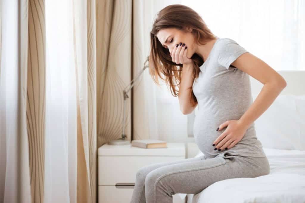 Schwangerschaftsübelkeit Hyperemesis - einer Schwangeren ist übel