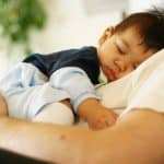 Danke Papa - Baby auf Papas Bauch