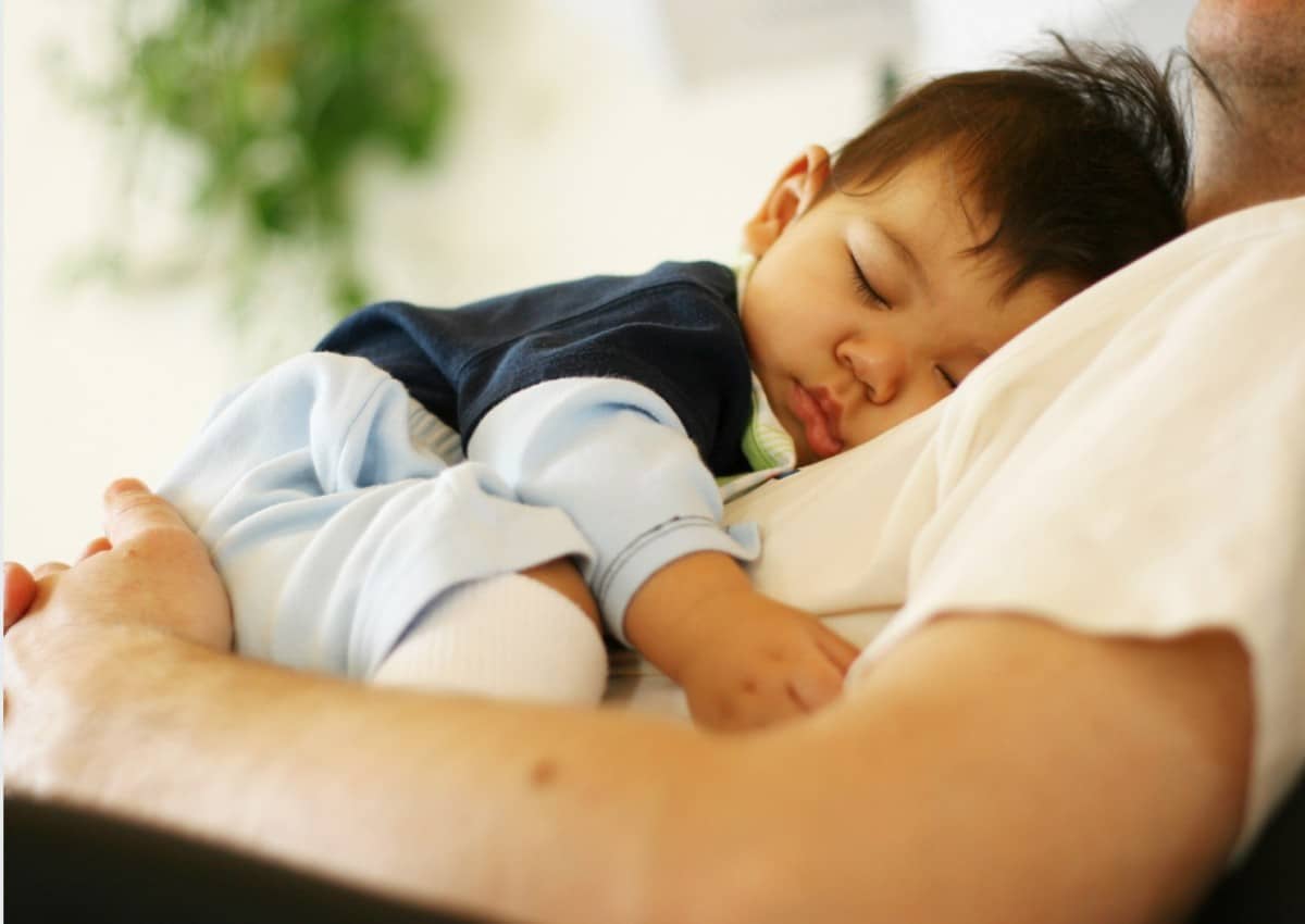 Danke Papa - Baby auf Papas Bauch