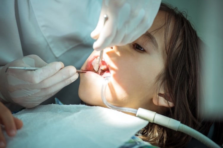 Kreidezähne – Ein Interview mit dem Zahnarzt Dr. Dr. Andreas Dorow