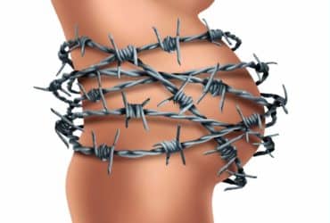 Geburtsschmerzen - Schwangerenbauch mit Stacheldraht umwickelt